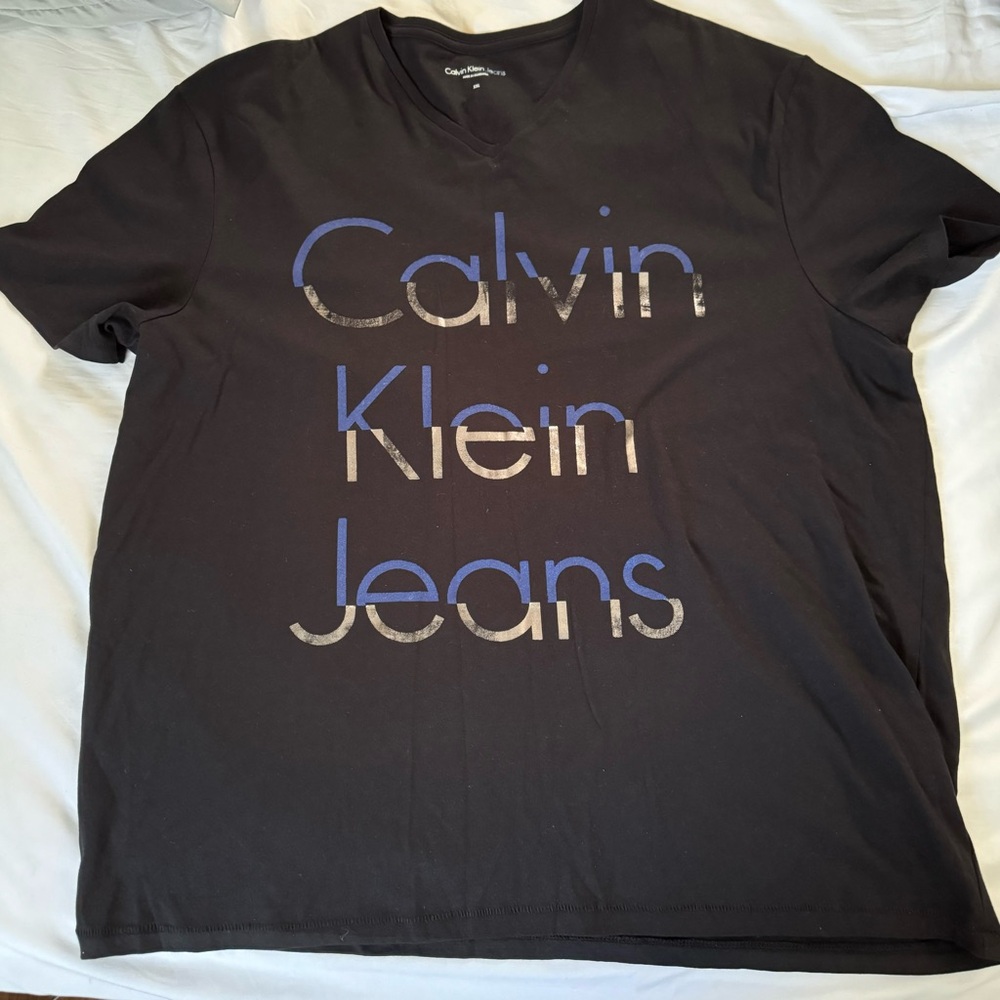 Calvin Klein Black V-Neck Graphic T-Shirt Size XXL NWOT